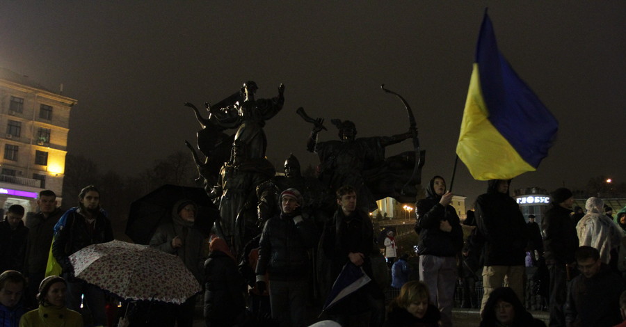 На Майдане установили три палатки