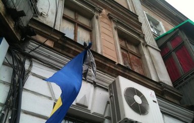 В Одессе таинственно исчез оскверненный флаг Украины