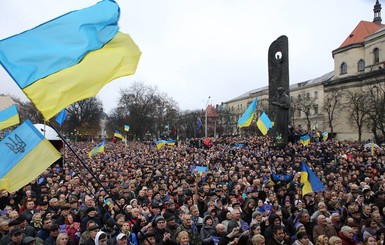 Во Львове состоялся автопробег в поддержку Евромайдана