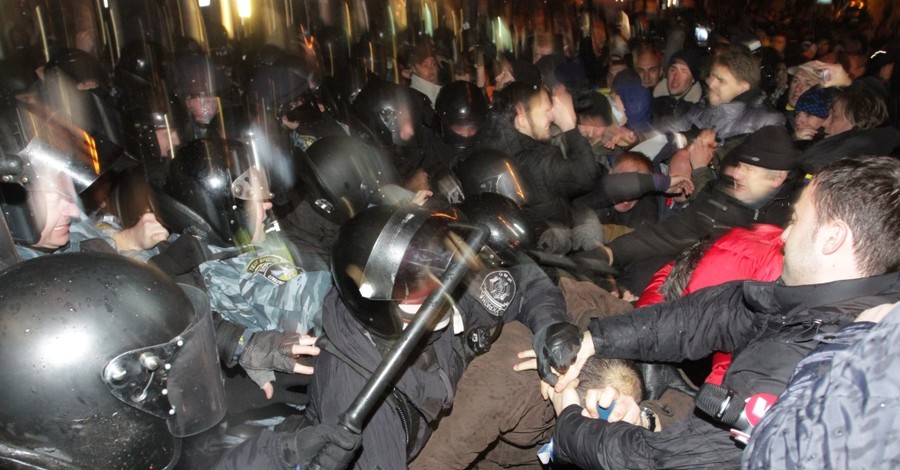 Депутаты полезли в драку на Европейской площади