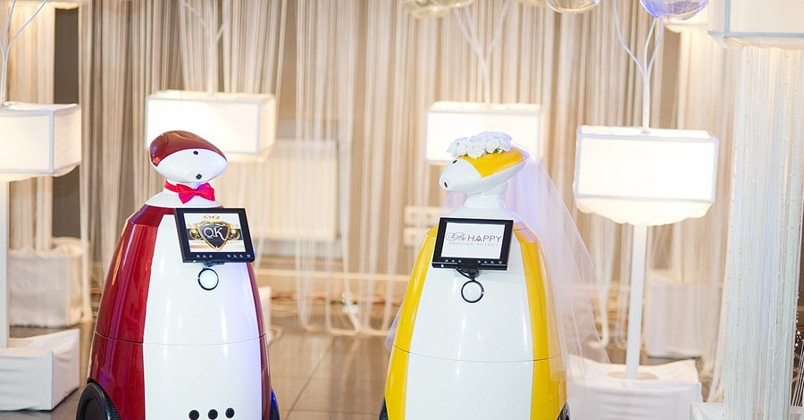 В Николаеве сыграли свадьбу двух роботов