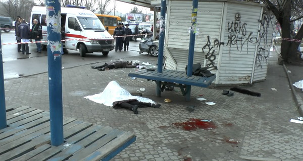 Водители, раздавившие людей на остановке, валят вину друг на друга