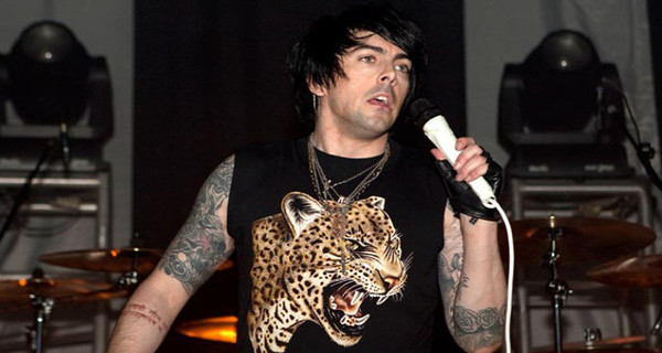 Британский рок-певец признался в попытке изнасилования годовалого ребенка