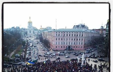 В парке Шевченко не менее двадцяти тисяч человек