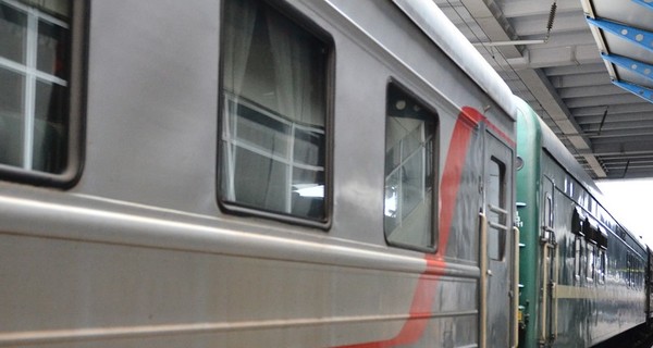 В Нью-Йорке сошел с рельсов пассажирский поезд, вагоны перевернулись