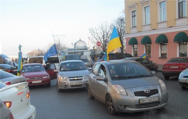 В Одессе автопробегом поддержали Народное вече