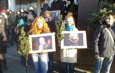 Евромайдан в Днепропетровске прошел с траурными елками