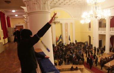 Митингующие собираются греться в мэрии Киева 
