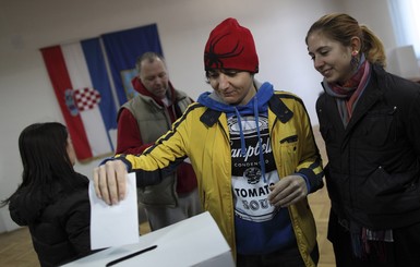 Хорваты проголосовали против однополых браков 