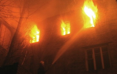 В Киеве сгорел трехэтажный дом