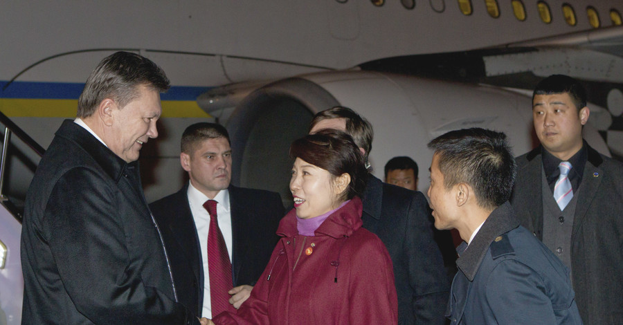 Янукович прибыл с госвизитом в Китай