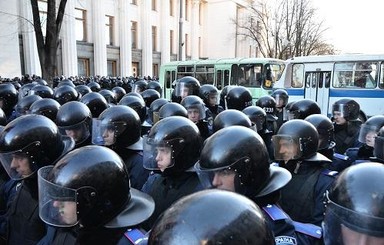 Психологи работают с милиционерами, которые дежурят на митингах