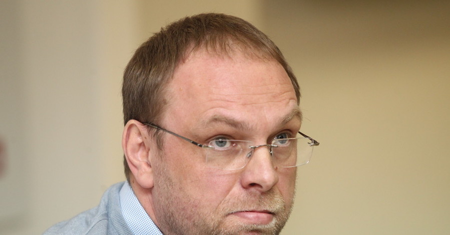 В харьковском суде Власенко облили зеленкой