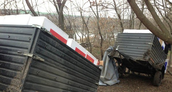 Под Одессой пограничники выявили склад контрабандных сигарет