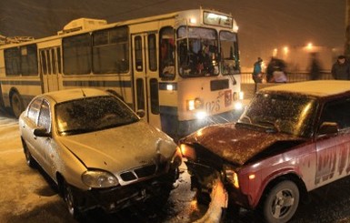 Серьезная авария заблокировала движение в Сумах