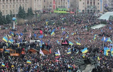 На Майдане Незалежности – около 200 тысяч человек