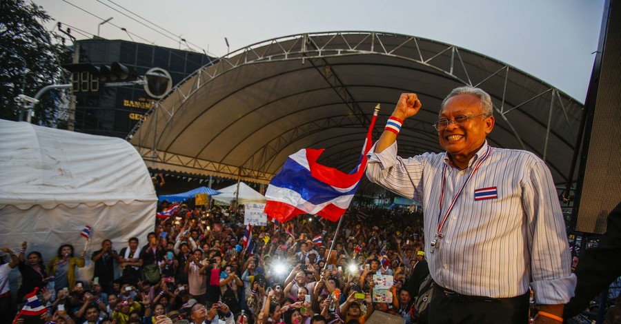 Тайские демонстранты добились роспуска парламента и правительства 