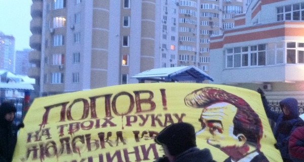 Соцсети:  митингующие обосновались у дома Попова