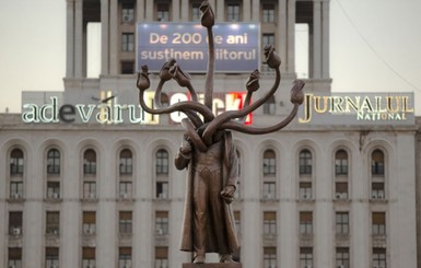 Памятники Ленину в мире: на крыше, на стене гей-клуба, без головы и для эмигрантов