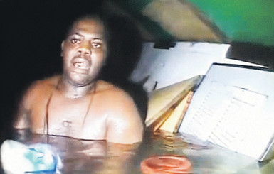 Повар провел три дня в утонувшем корабле на глубине 30 метров 