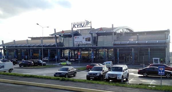 Аэропорт в Жулянах не принимает часть рейсов