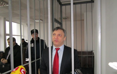 Андрей Слюсарчук показал в суде свидетельство о рождении