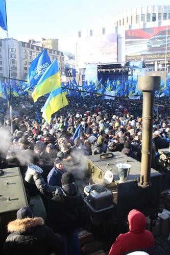 В палаточном городке за Партию регионов завтрак