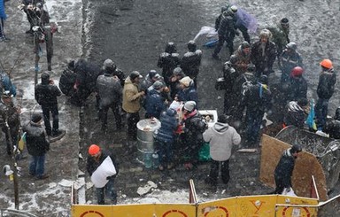 На Майдане появились новые баррикады
