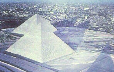 Снимки с заснеженными египетскими пирамидами оказались подделкой