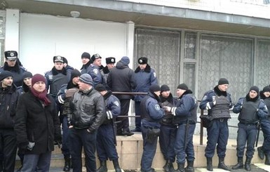 Еxit poll: Поплавский и Левченко проходят в Раду