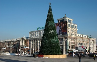 Иллюминацию для елки в Донецке придумали дети