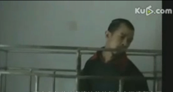 Китаянка 40 лет держала сына в клетке