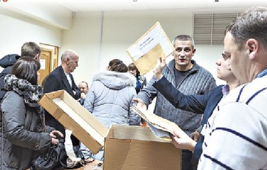 ЦИК голосованием довольна, проигравшие - нет