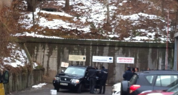 У хозяина джипа, пережившего нападение в Киеве, могли похитить партию часов