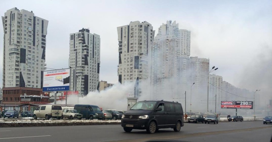 На Позняках  случилась дымовая атака