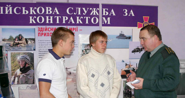 В 2014 году военнослужащим обещают вдвое поднять зарплаты