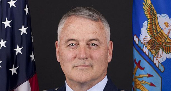 Генерала армии США уволили за недостойное поведение во время командировки