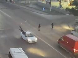 В Крыму пешеход бросился под машину, чтобы успеть на маршрутку