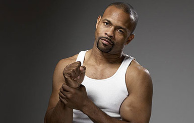 Легендарный Рой Джонс вернулся на ринг и одержал победу