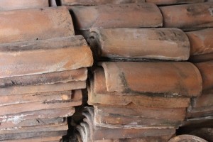 На Киевщине упавшие строительные конструкции завалили людей