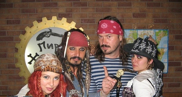 На Новый год крымчане выбирают костюмы гангстеров и пиратов