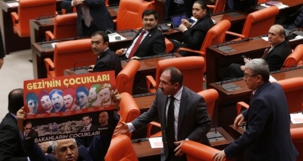 В Турции третий министр ушел в отставку на фоне коррупционного скандала