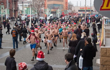 Центр города снова заполнят голые Деды Морозы