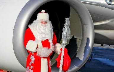 В Донецкий аэропорт прилетел Дед Мороз