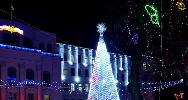 В Днепропетровске сегодня откроют главную елку города