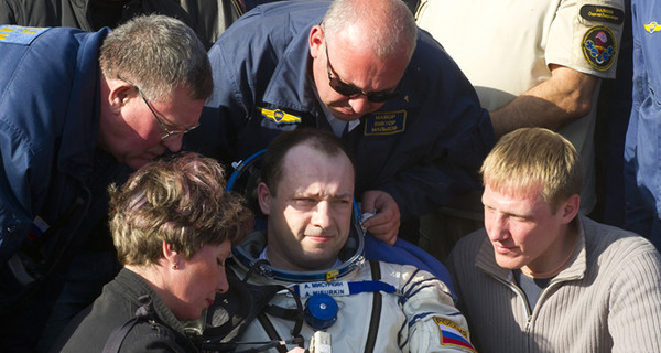 Новый год на орбите встретили шестеро космонавтов