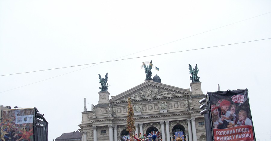 Пять причин поехать на Рождество во Львов: гигантский дидух, фестиваль пончиков и парад звездарей 