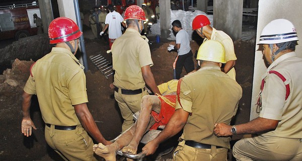 В Индии под завалами строящегося здания погибли 19 человек