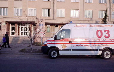 На Закарпатье 7-летний мальчик отравился самогоном и умер