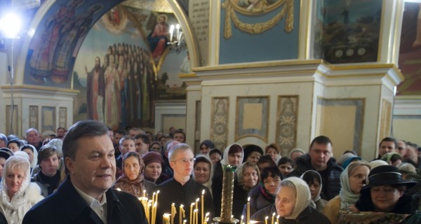 Янукович на Рождество помолился в Лавре